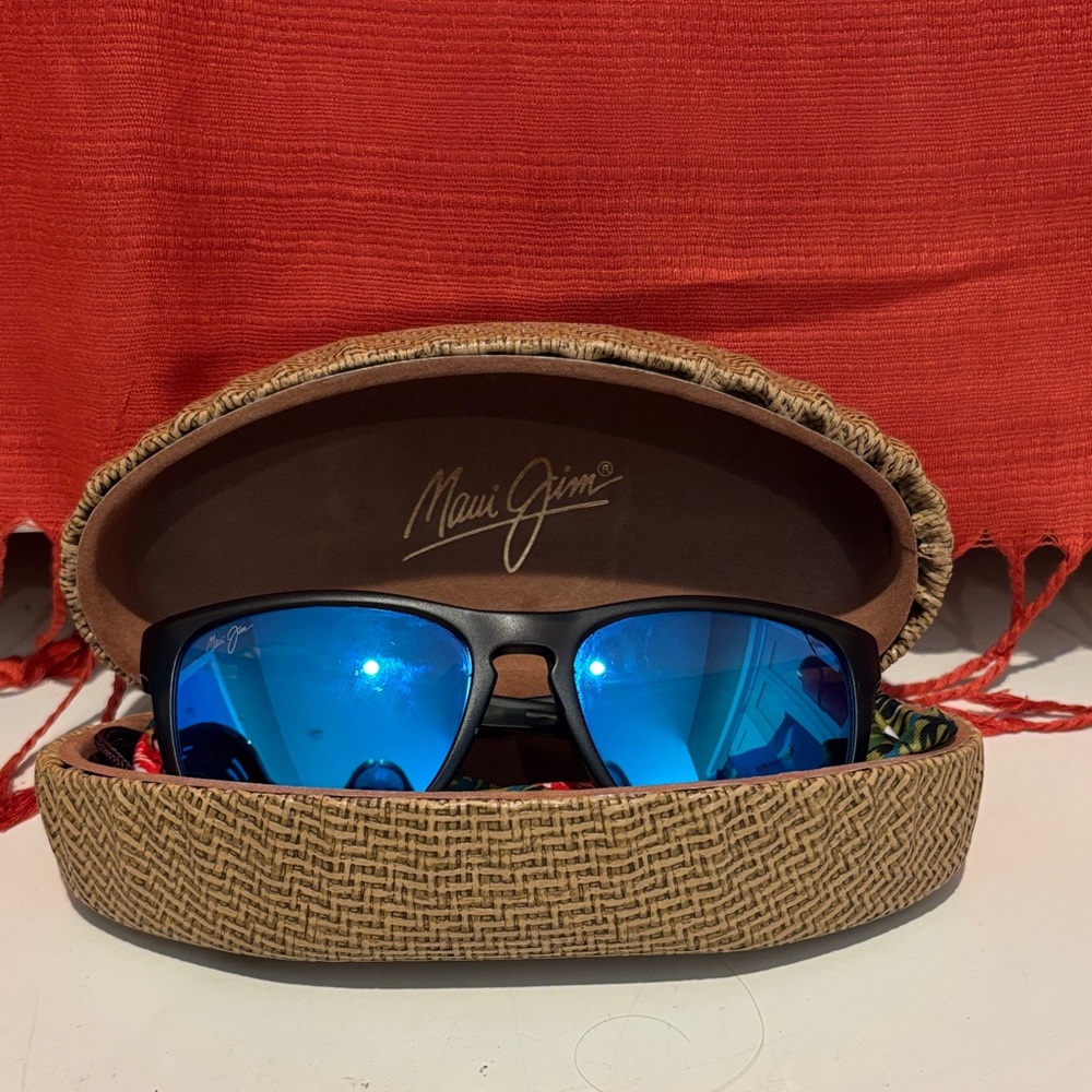 Women’s Maui Jim Sunglasses with Blue Lenses. Protective Case and Bag included